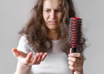 Что делать, если выпадают волосы: советы и рекомендации