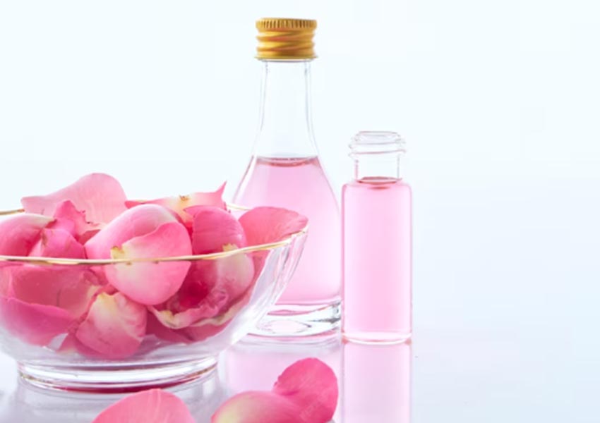 Используйте розовую воду для расслабления