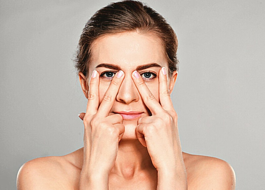 Упражнение для подтяжки кожи вокруг глаз и бровей